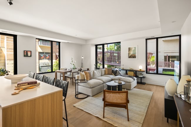 Solaire 7607 Old Georgetown