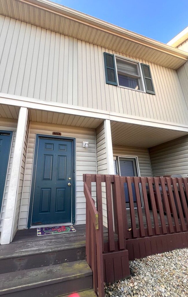 Building Photo - Available August 2026, Monthly Rent $1,500 Rental