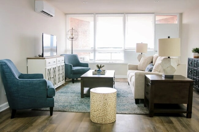 Living Room - 10 Prince