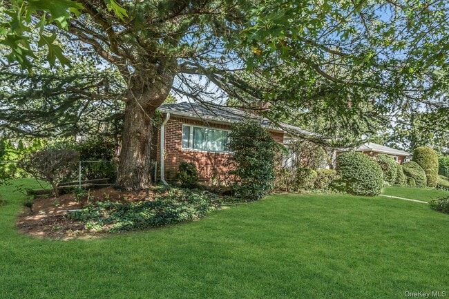 Photo - 260 Oak Ridge Ln