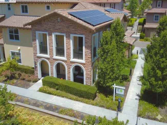 Building Photo - 3335 Central Pky