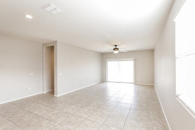 25562 W Desert Dr