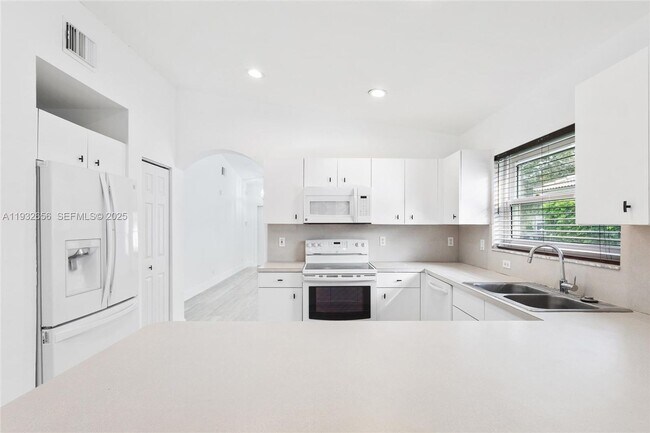 Building Photo - 1050 SW 164th Ave