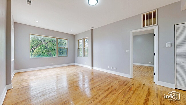 Photo - 3925 W Ainslie St Unit 3