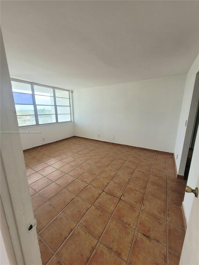 Photo - 2025 NE 164th St Unit 602