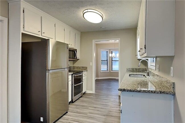 Photo - 647 Sunshine Trce NW