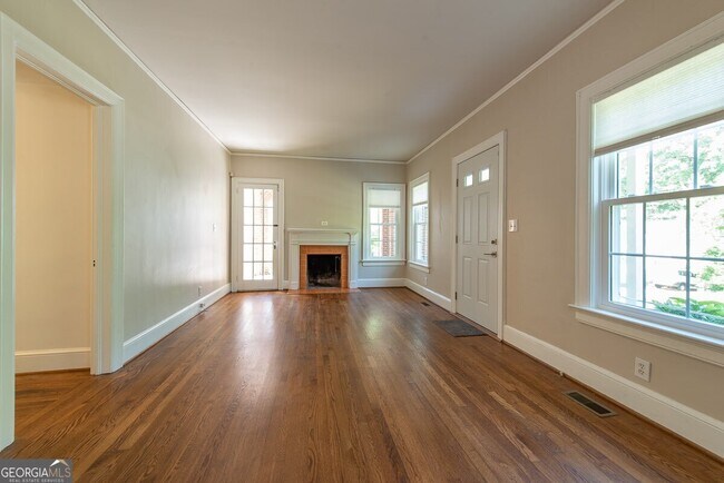 Photo - 208 Shadowmoor Dr