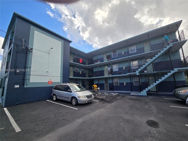 Building Photo - 1520 NW 61st St Unit 1