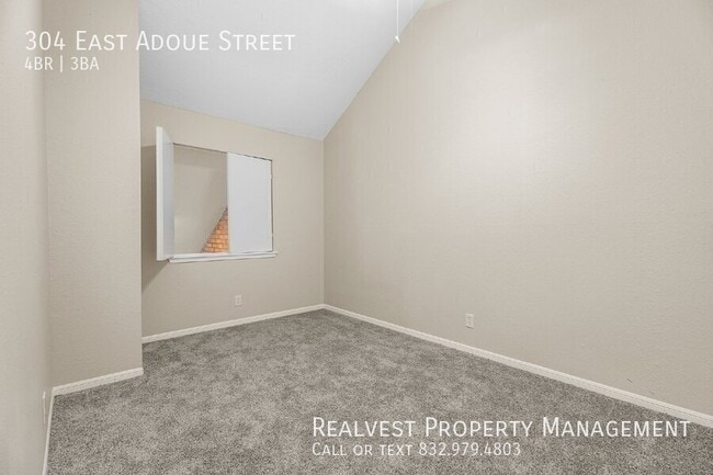 Photo - 304 E Adoue St