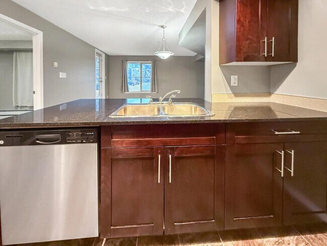 Photo - 2.0 bedroom in Edmonton Alberta T5Y 3N4 Unit 104