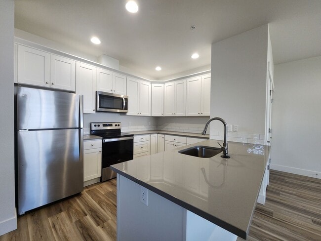 Building Photo - Beautiful Brand New Modern Apartment Homes... Unit 1065-102
