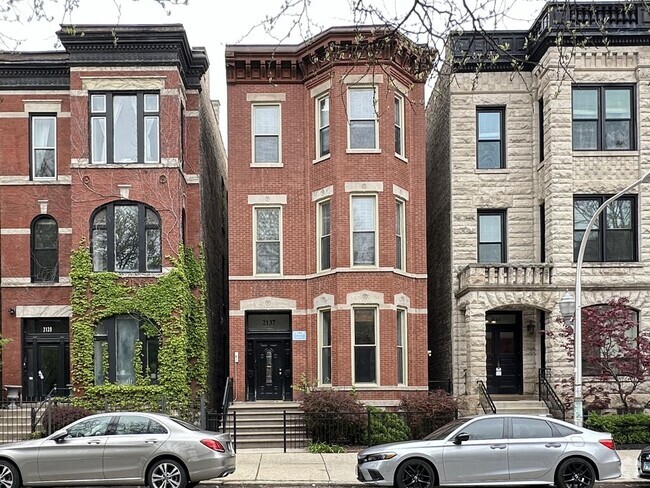 Building Photo - 2137 N Sheffield Ave Rental