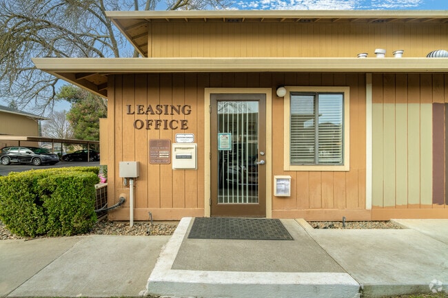 Entrance - Heritage Oaks