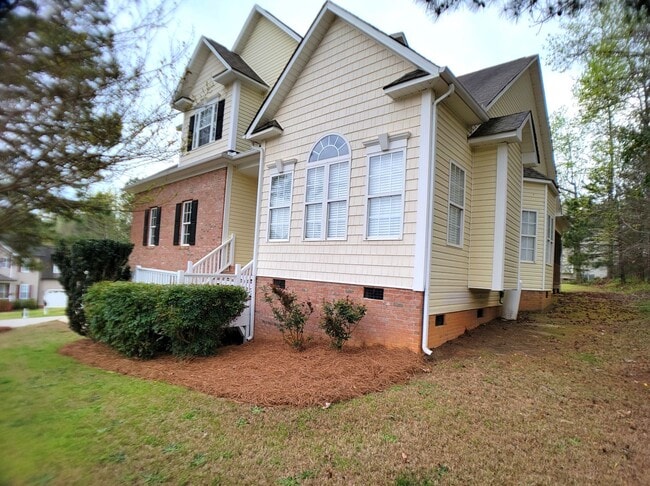 Building Photo - Gorgeous 3BD/2.5BA home with large upstairs bonus room and a 2 car garage in Clayton/Garner area!