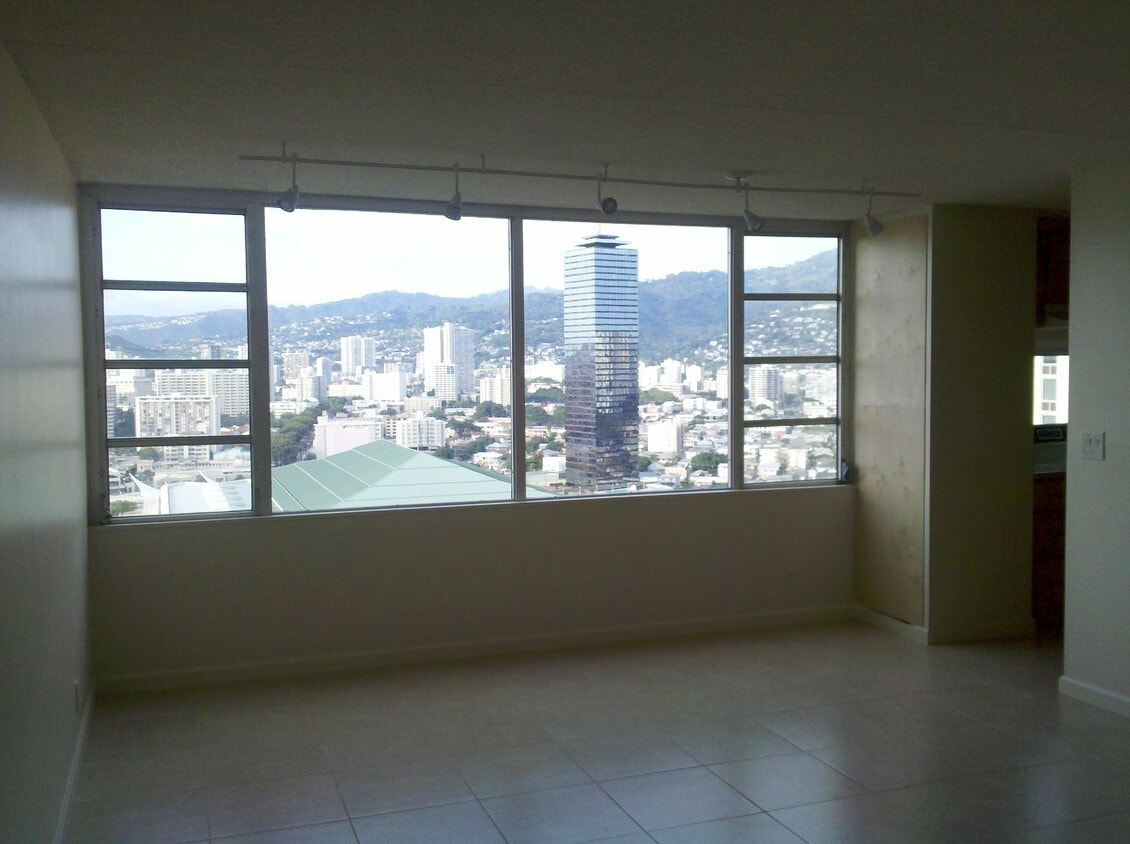 Living Room 1 - 400 Hobron Ln (Honolulu, HI)