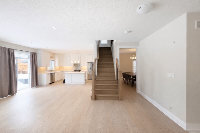 Photo - 325 Sedgewood St