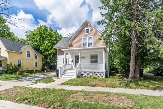 Photo - 831 Brookwood Pl