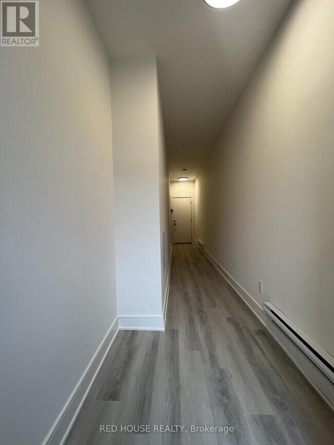 Photo - 150 Everett Cmn