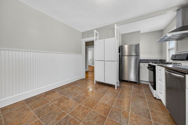 Photo - 156 W Adams St Unit 2
