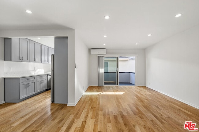 Photo - 1425 N Harper Ave Unit 3