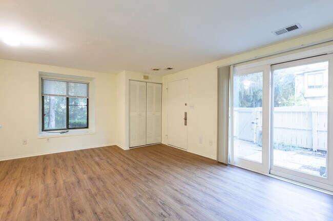 Photo - Lovely 3 BR/1.5 BA EOG Townhome in Montgomery Village!