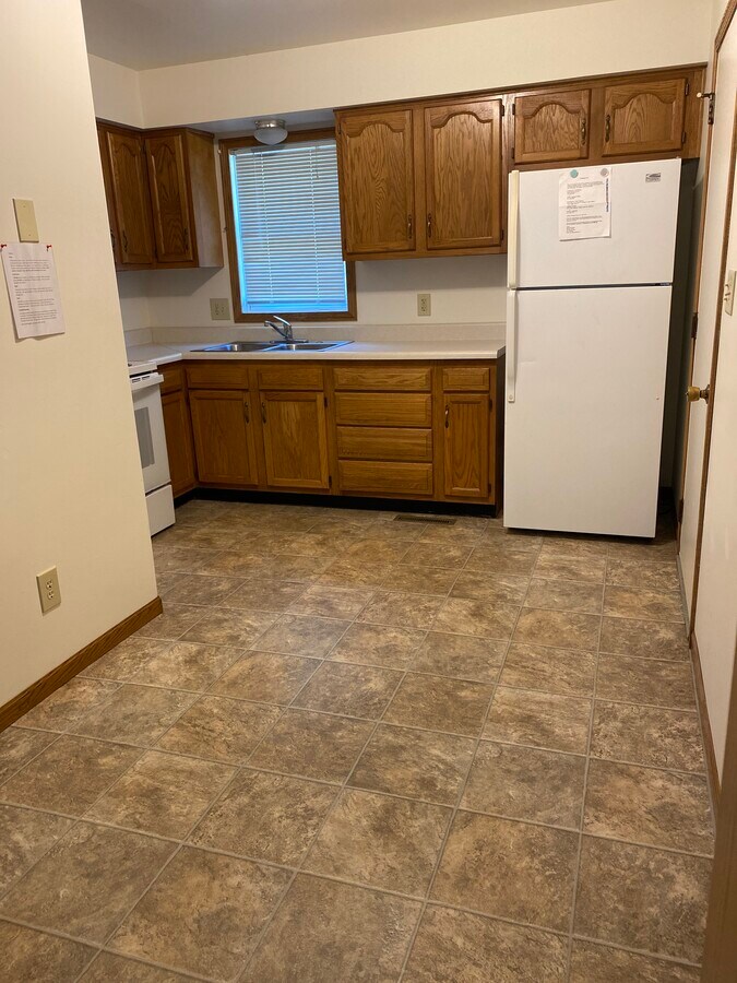 Kitchen with dining - 359 Frenn Ave Unit 359