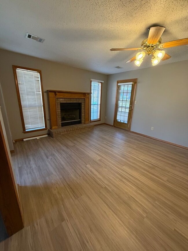 Photo - 2407 Linda Ct