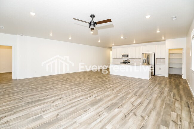 Photo - 308 Ravello St