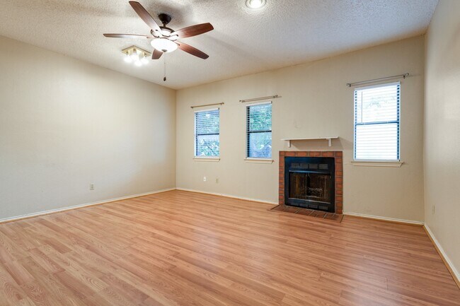 Photo - UT PRE-LEASE: 2 BR / 2 BA West Campus Condo - Walk to Campus - Newly Remodeled Kitchen