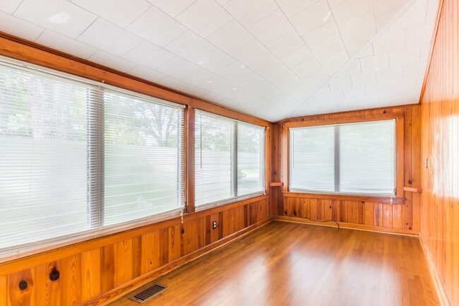 Photo - 222 W Myrtle Ave