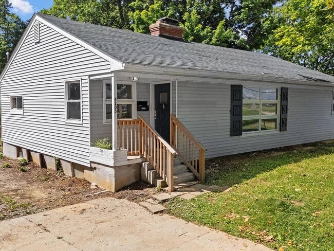 Building Photo - 1205 Louisville Rd