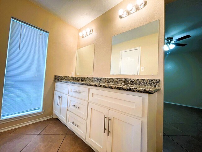 Photo - 5615 Lynngate Dr