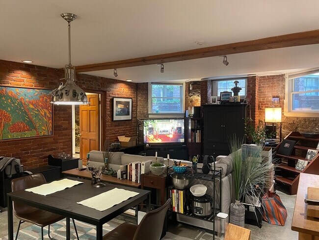 Photo - 1760 Beacon St Unidad 3