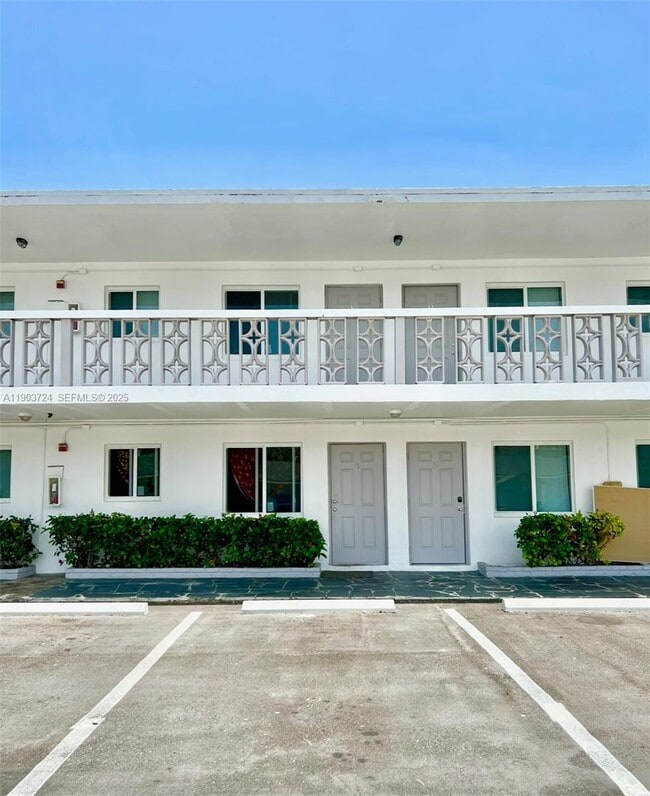 Building Photo - 10 NW 77th St Unit 10