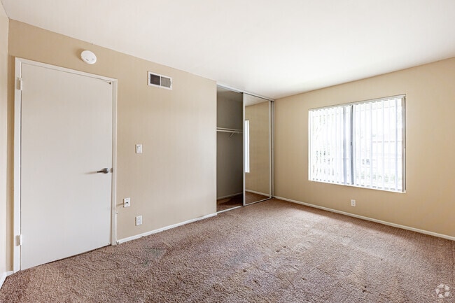1BR, 1 BA - 710SF - Bedroom