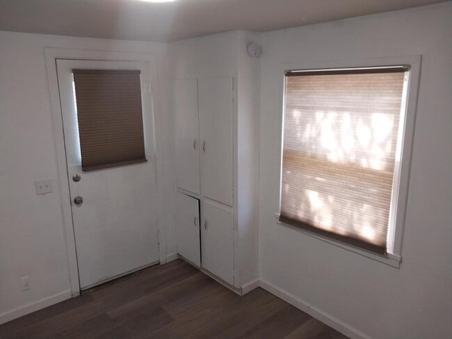 Photo - 528 W 6th St