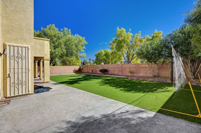 Photo - 8125 Chestnut Hollow Ave