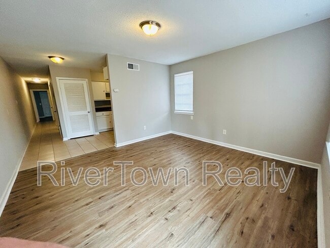 Photo - 679 N Holmes St