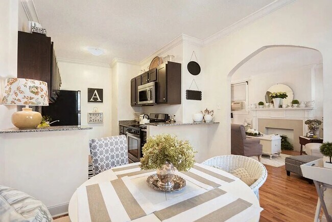 Photo - 901 W Argyle St