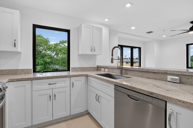 Photo - 444 NW 41st St