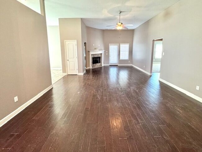 Photo - Now Leasing A Spacious 4 Bedroom 2 Bath Ho...