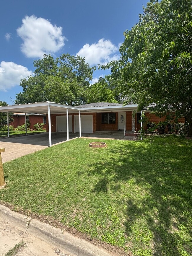 Building Photo - 605 N Joyce St