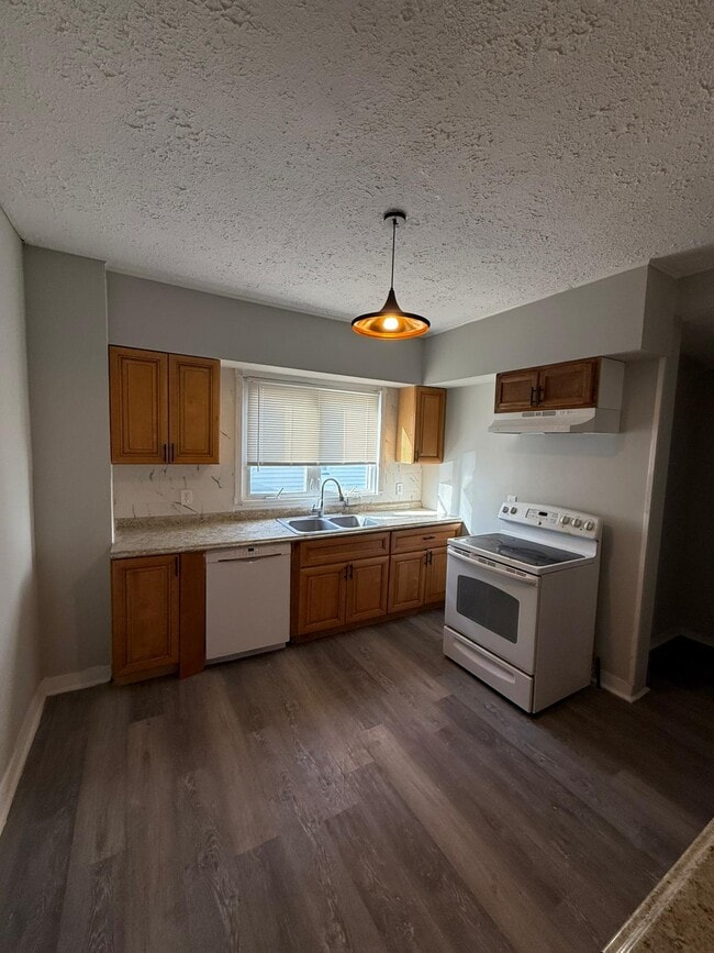 Photo - 1336 Thoreau Rd