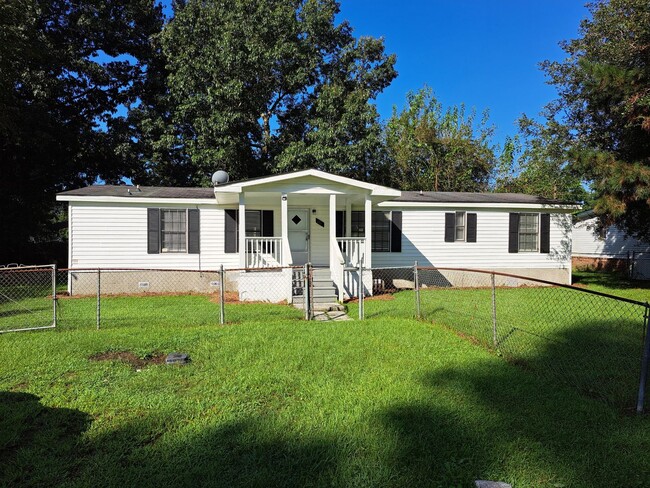 Mobile Home in West Chatham with Fenced Yard - Mobile Home in West Chatham with Fenced Yard