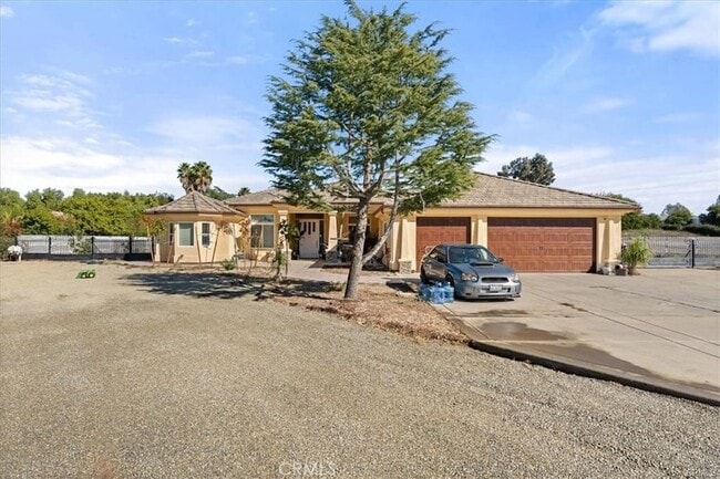 Photo - 24230 Hayes Ave