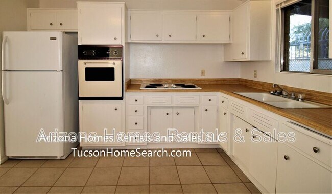 Photo - 3535 N Country Club Rd