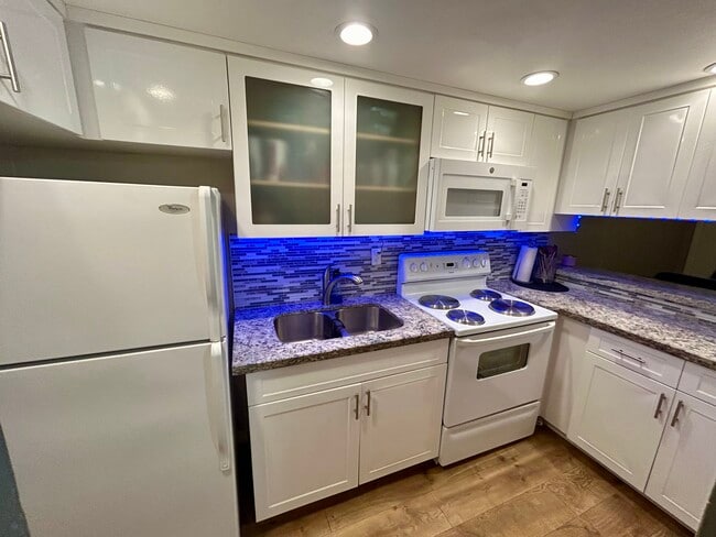 1305 W 46th St Unit 229