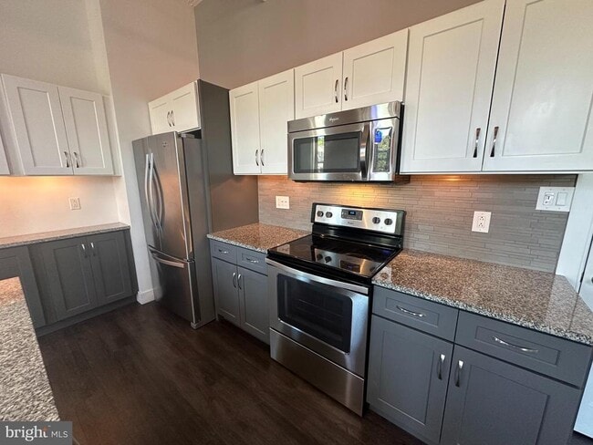 820 W Market St Unit 2A