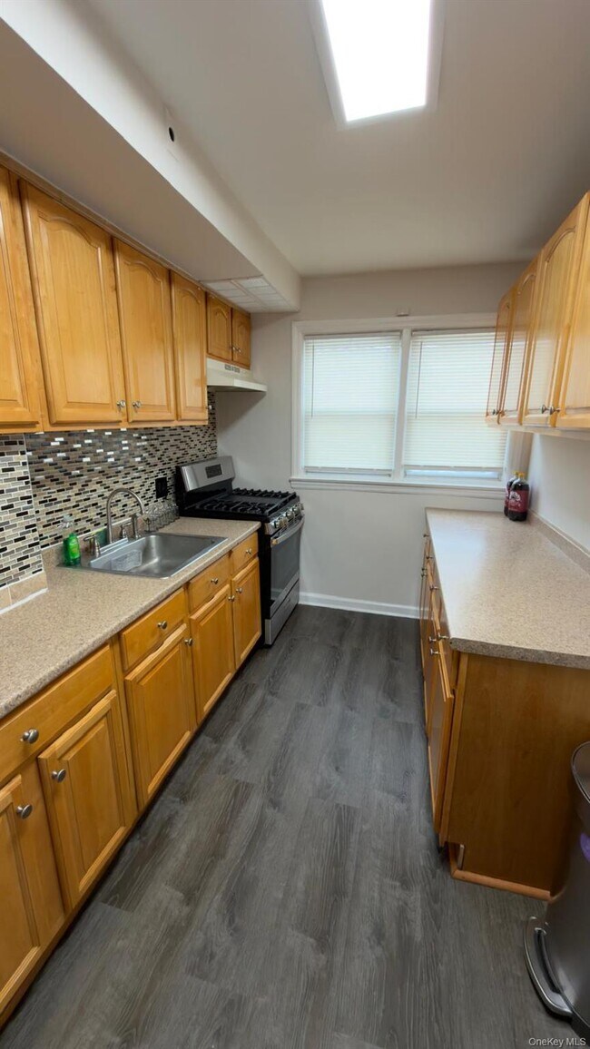 Photo - 153-25 77th Rd