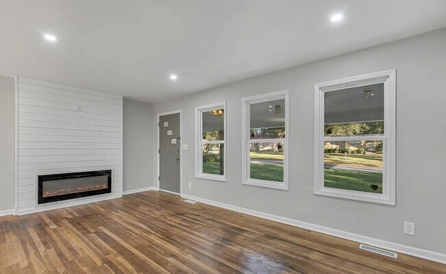 Photo - Coming soon, Section 8 Welcome!!! "Ranch style 3-Bed, 2-Bath Gem with 1,344 Sq Ft in Huntsville's...